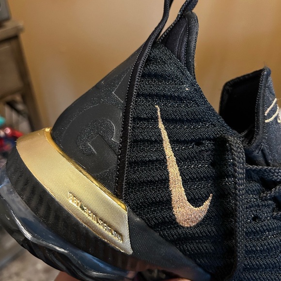 New Lebron 16 I’m King shoes 👟 I had these since 2018 - Picture 7 of 12